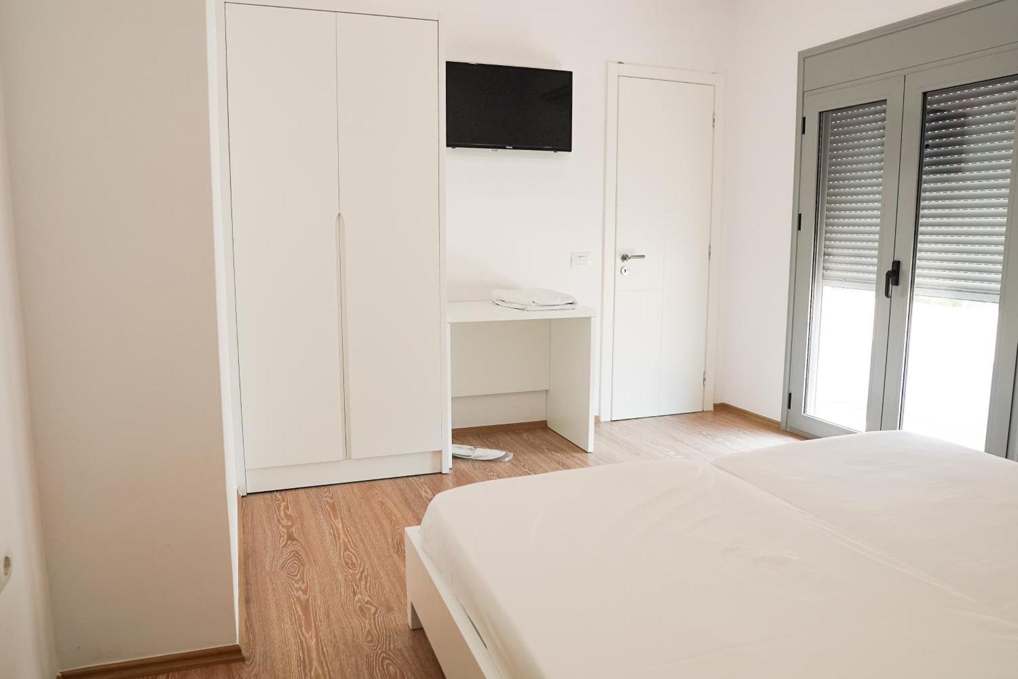 Mega Hotel Gjirokastër Esterno foto